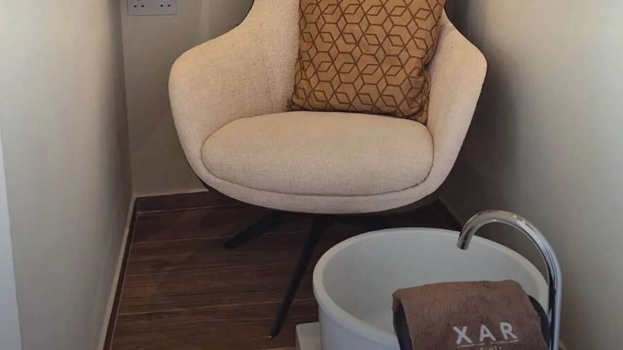 The foot spa chair and basin